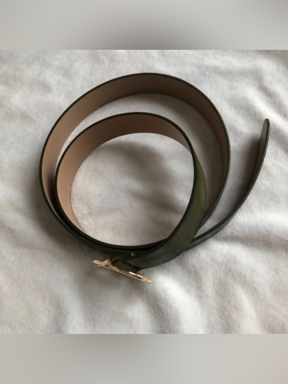 Italian Luxury Olive Green Vegan Leather Belt Gold Oval Buckle NWOT Size 39” - Picture 3 of 4